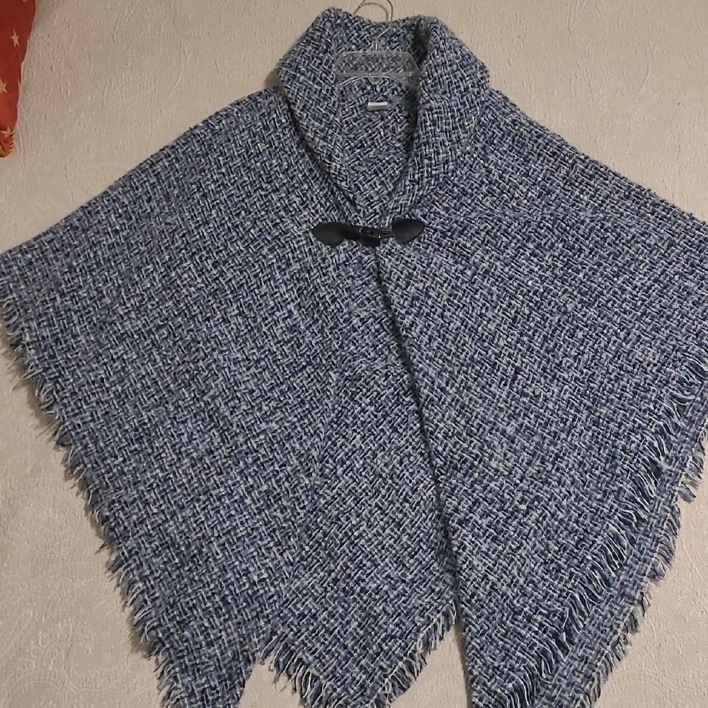 Cracker Barrel Blue and White Cape